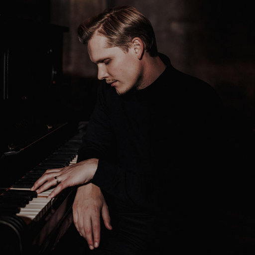 同志白嫩翘臀体育生视频
